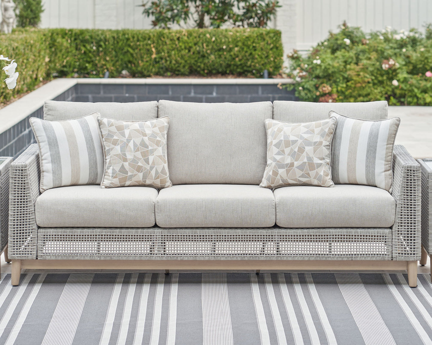 Seton Creek - Sofa With Cushion - Gray