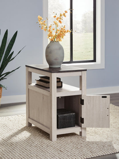 Fendenmore - Chair Side End Table