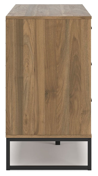 Deanlow - Six Drawer Dresser - Honey