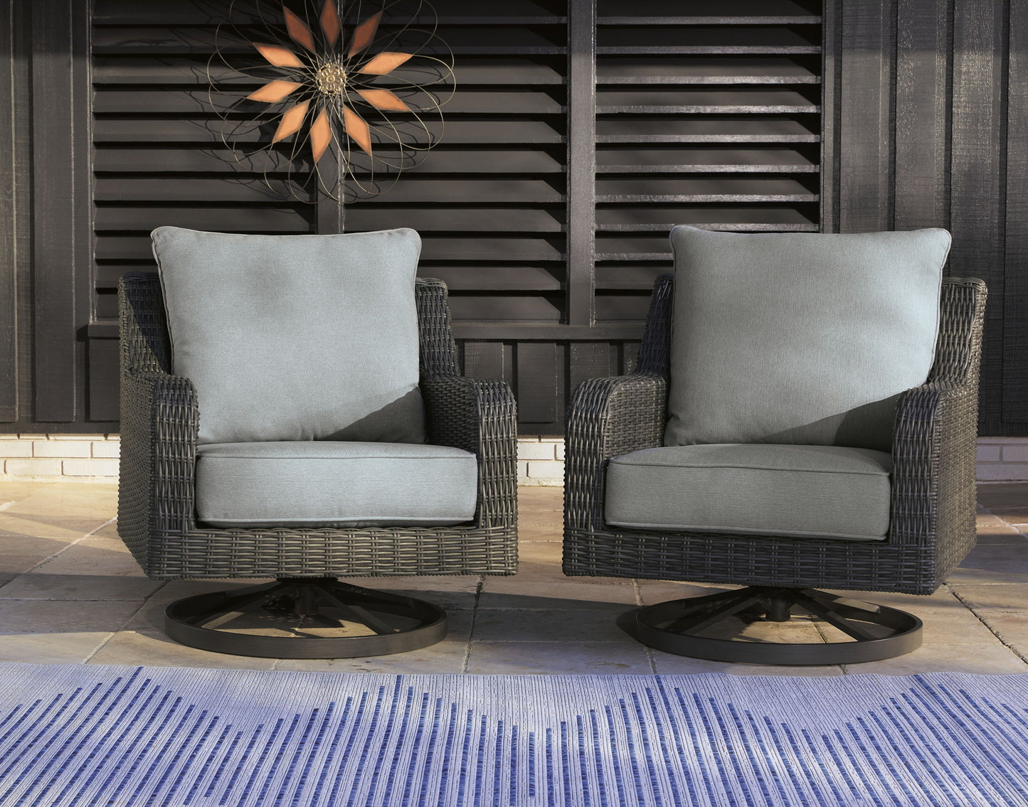 Elite Park - Swivel Lounge w/ Cushion - Gray