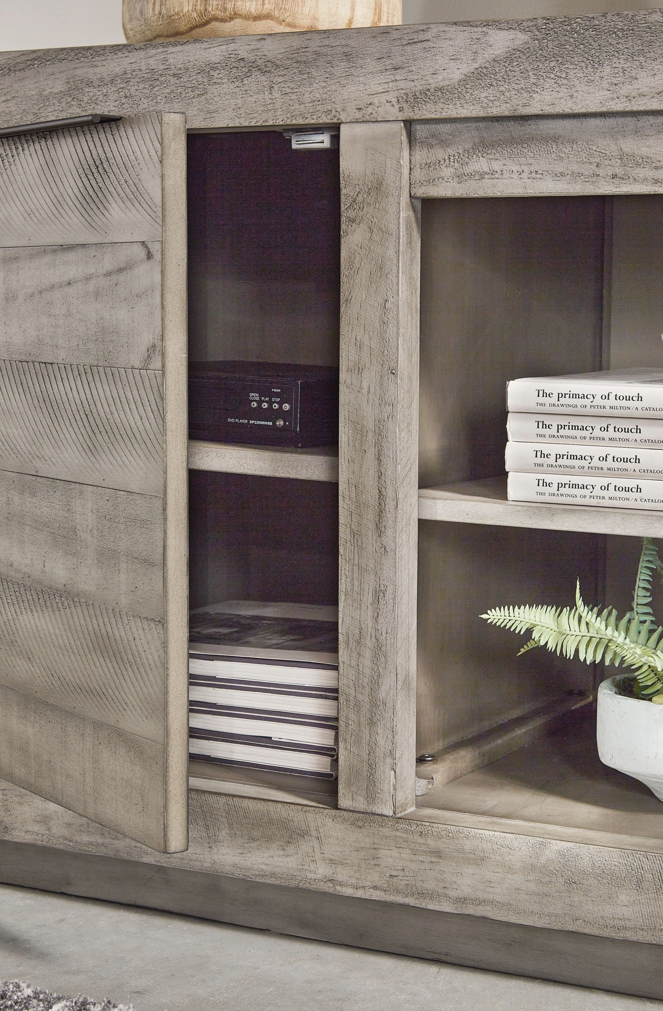 Naydell - XL TV Stand w/Fireplace Option - Gray