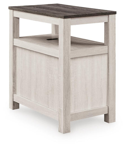 Fendenmore - Chair Side End Table